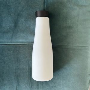 lululemon water bottle